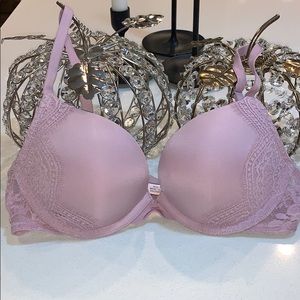 Never worn Victoria’s Secret Dream Angels push up